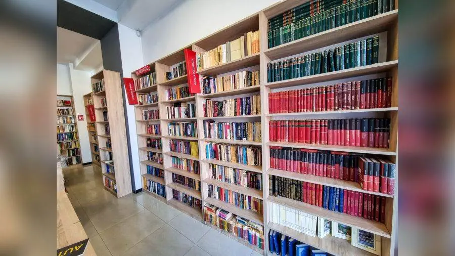 Ce impact au cărțile asupra noastră și de unde le cumpărăm la preț bun? 3 carti vechi ieftine