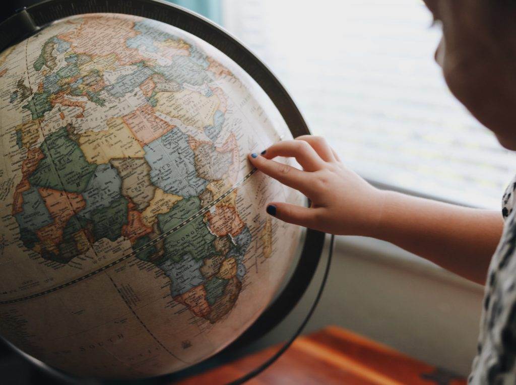 Ordinea economică globală, care va fi multipolară, cu Statele Unite și China ca actori cheie.