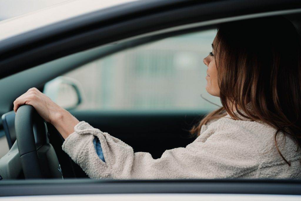 Ai voie sa conduci in papuci? 1 Ai voie sa conduci in papuci?