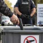 Dezarmarea comunitară: ce este și de ce contează pentru siguranța publică